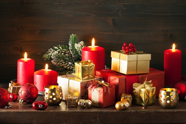 Caja de regalo de navidad y luz decorativa