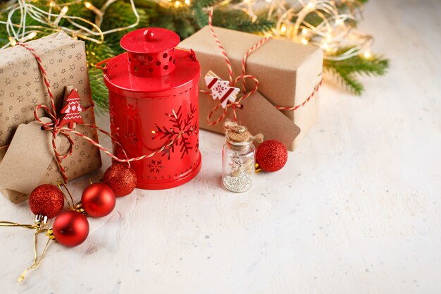 Caja de regalo de navidad y luz decorativa