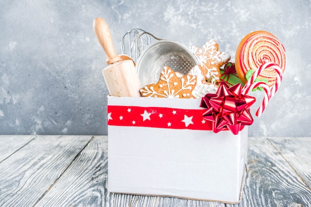 Foto caja con regalo de navidad para panaderos