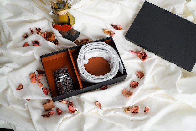 Caja de regalo negra generosa y exquisita popular a medida con cinturón, juegos de regalo para hombre para cumpleaños, San Valentín