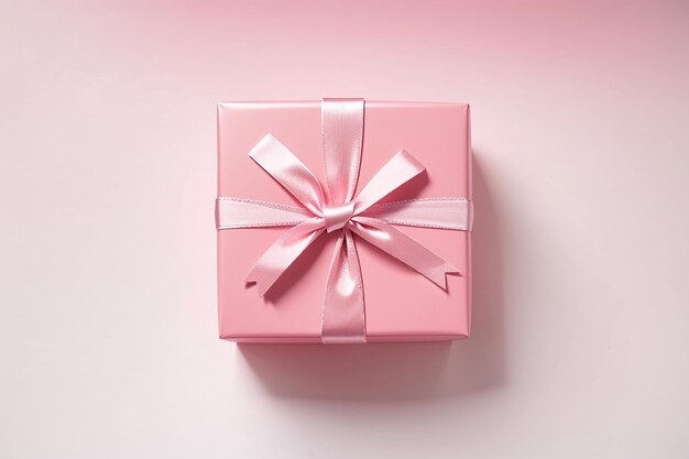 Caja de regalo rosa aislada sobre fondo blanco Vista superior