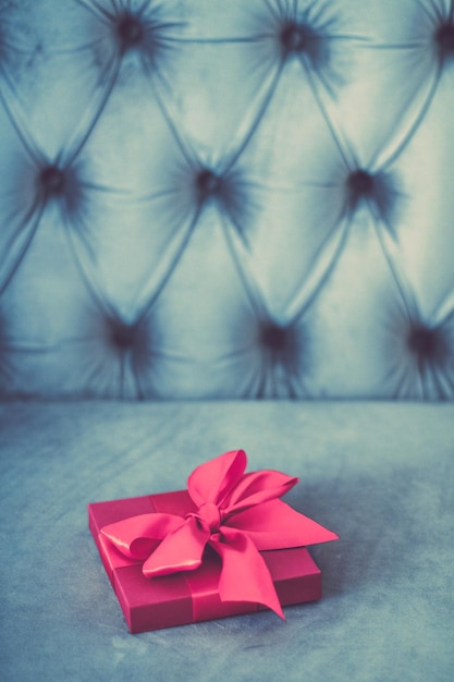 Caja de regalo rosa de vacaciones de lujo vintage con cinta de seda y lazo decoración de navidad o día de san valentín