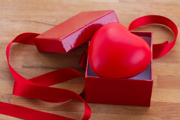 Caja regalo para San Valentín con cinta