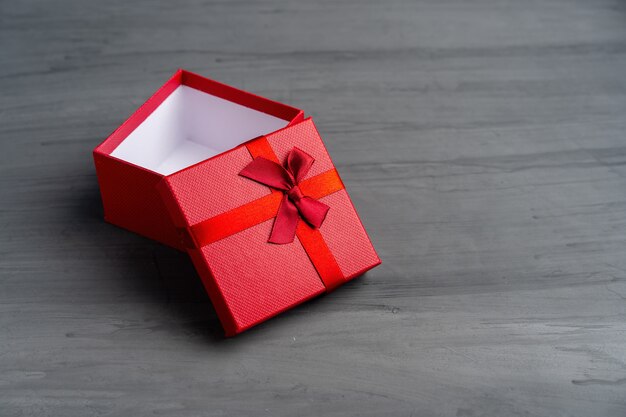 Caja de regalo de vacaciones cuadrado rojo