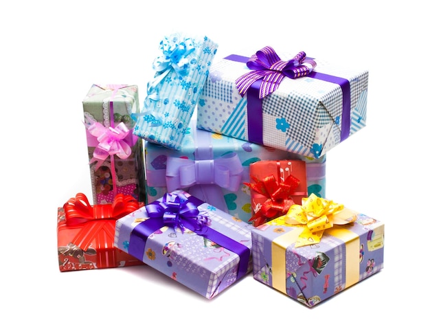 Caja de regalos coloridos aislada