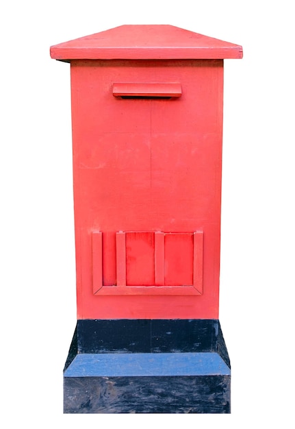 Caja roja de la oficina de correos sobre fondo blanco