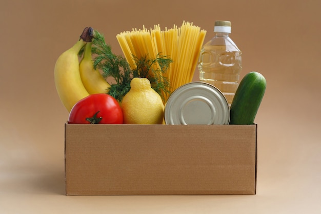 Caja con suministro de comida