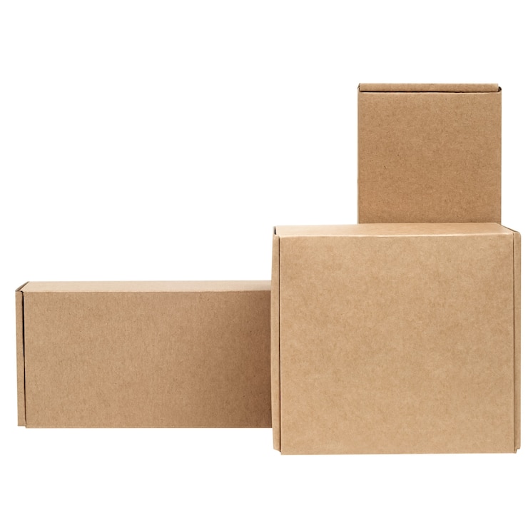 Foto cajas de cartón para mercancías en un blanco.