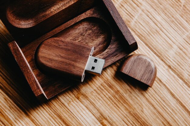 Cajas de fabricación artesanal para una memoria USB Productos de madera