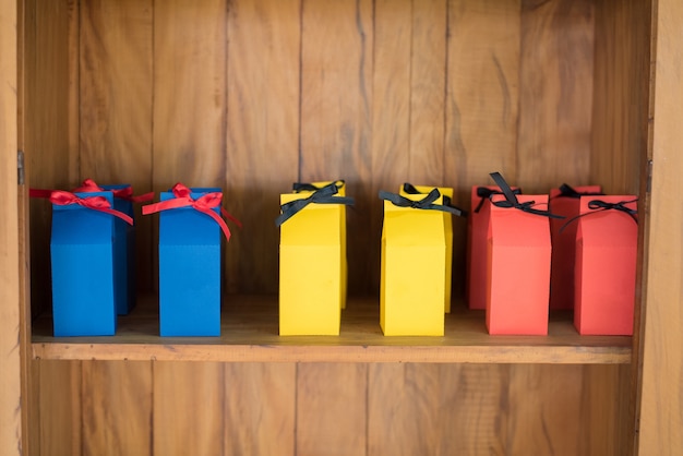 Cajas de papel - Azul, Amarillo y Rojo