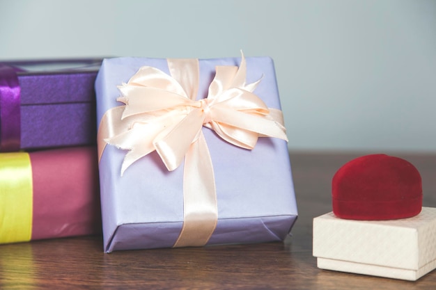 Cajas de regalo diferentes y coloridas