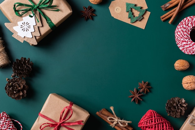 Cajas de regalo ecológicas hechas a mano de concepto de Navidad