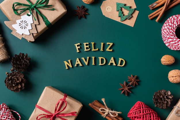 Foto cajas de regalo ecológicas hechas a mano de concepto de navidad