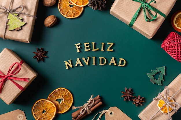 Cajas de regalo ecológicas hechas a mano de concepto de Navidad