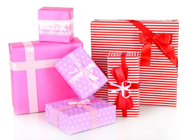 Cajas de regalo envoltura festiva aislado en blanco