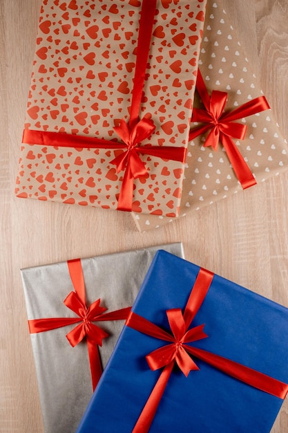 Cajas de regalo con lazo rojo y cinta de seda para regalo de Navidad Regalos de Año Nuevo empaquetados en caja de regalo para las vacaciones de invierno