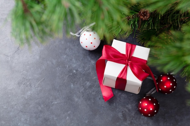 Cajas de regalo de navidad con lazo rojo