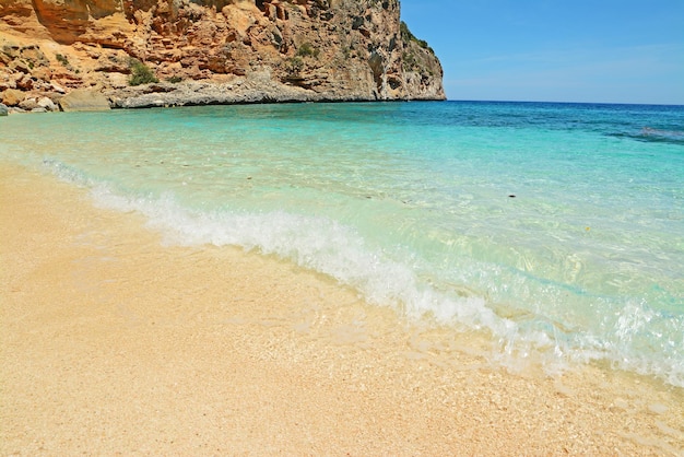 Cala Biriola en un día claro Cerdeña