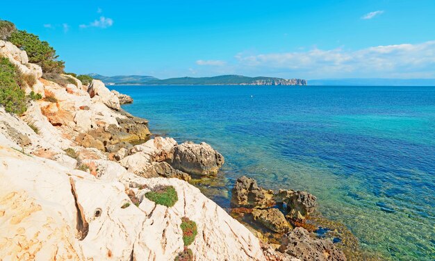 Cala Dragunara an einem klaren Tag Sardinien