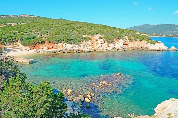 Cala Dragunara en un día claro Cerdeña