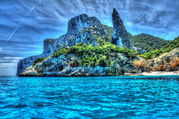 Cala Golritze vista desde el mar en tono hdr