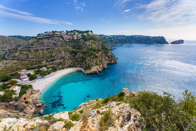 Cala Granadella. Jávea, Xabia. Pequeña cala turquesa de agua muy limpia en la costa mediterránea española.