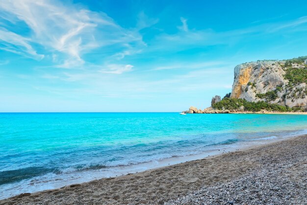 Cala Luna Strand an einem bewölkten Tag Sardinien