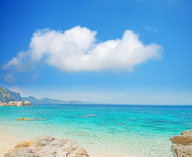 Cala Mariolu an einem klaren Tag Sardinien