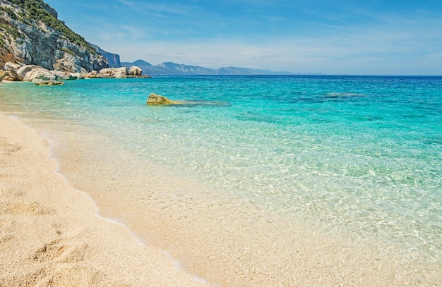 Cala Mariolu en un día claro Cerdeña