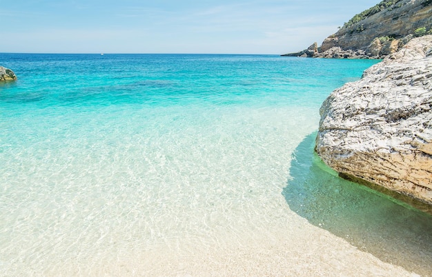 Cala Mariolu en un día claro Cerdeña