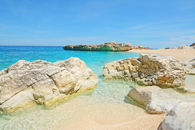 Cala Mariolu en un día claro Cerdeña