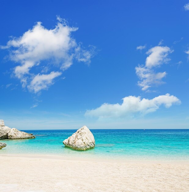 Cala Mariolu en un día claro Cerdeña