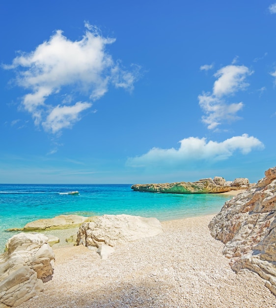 Cala Mariolu en un día claro Cerdeña