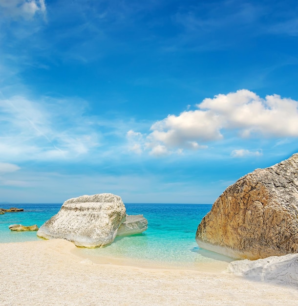 Cala Mariolu en un día claro Cerdeña