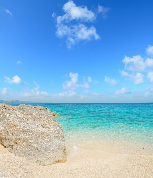 Cala Mariolu en un día claro Cerdeña