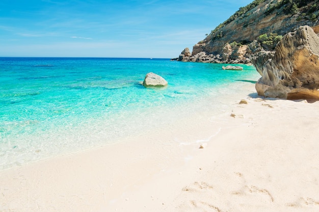 Cala Mariolu en un día claro Cerdeña