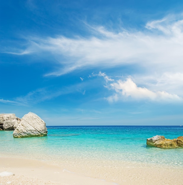 Cala Mariolu en un día nublado Cerdeña