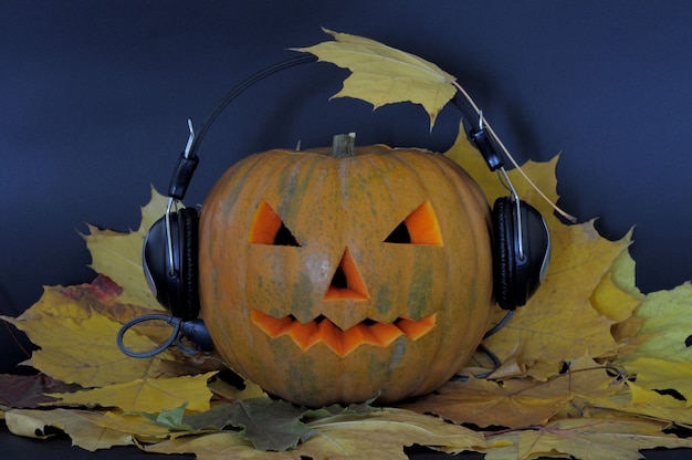 Calabaza con auriculares