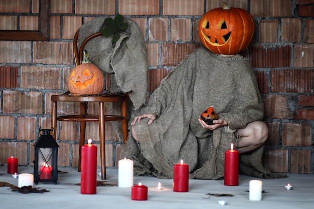 Calabaza cabeza monstruo signo mano espacio halloween