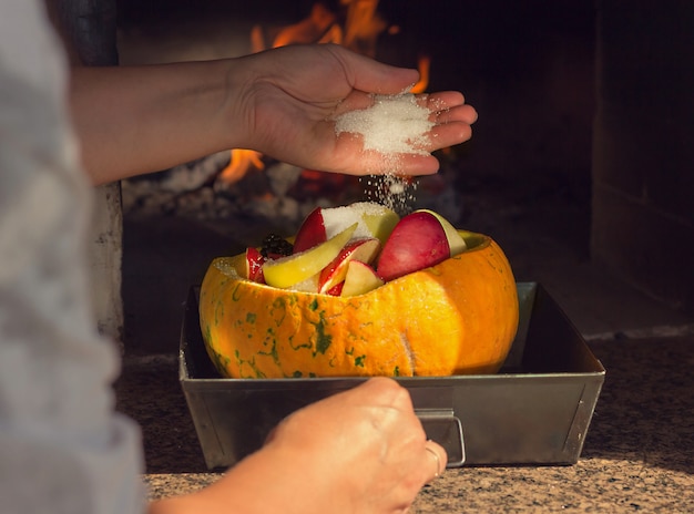 Foto calabaza con frutas y bayas al horno