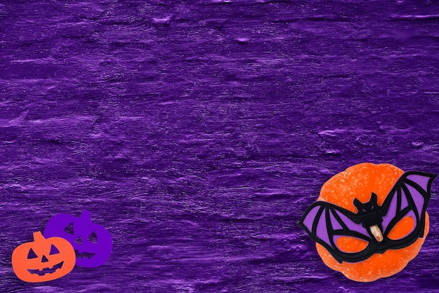 Foto calabaza de halloween bat flatlay fondo morado