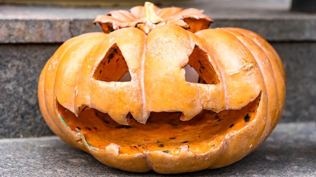 Calabaza de halloween divertida jack-o-lantern, Sochi, Rusia.