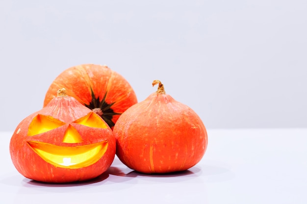 Calabaza de Halloween, divertido Jack O'Lantern en blanco