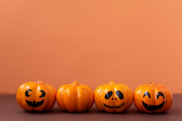 Calabaza de Halloween con luz de velas