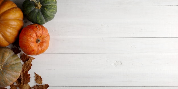 Calabaza en una mesa de madera