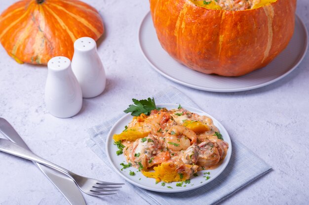 Calabaza rellena de gambas y queso