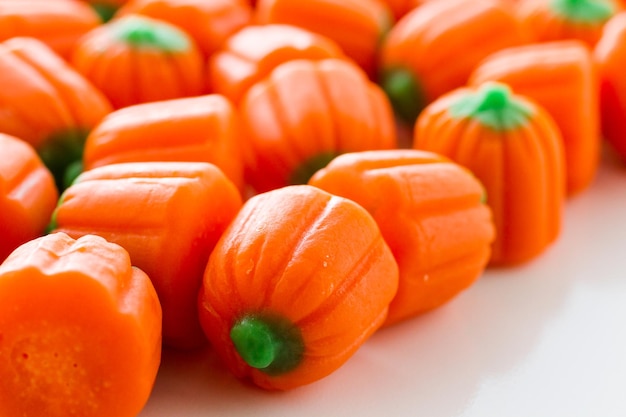 Calabazas de dulces de Halloween en una pila.