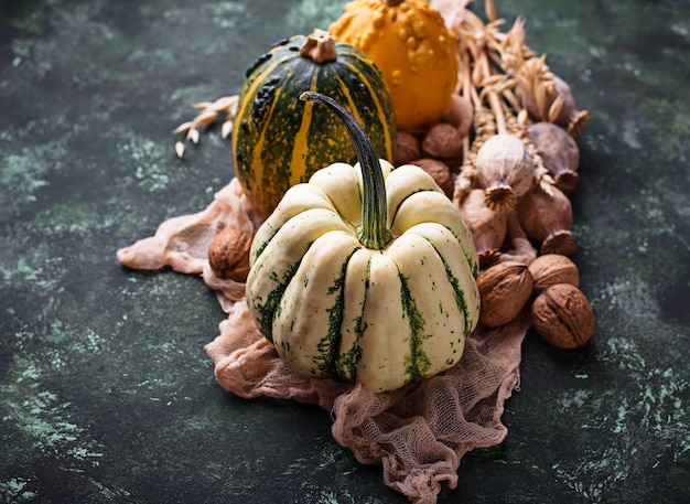 Calabazas y frutos secos.