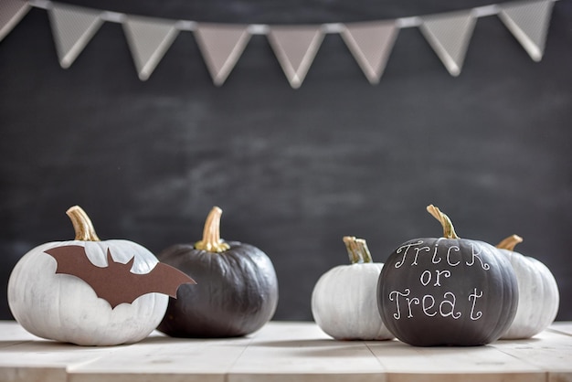 Calabazas sobre la mesa