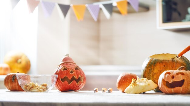 Calabazas sobre la mesa